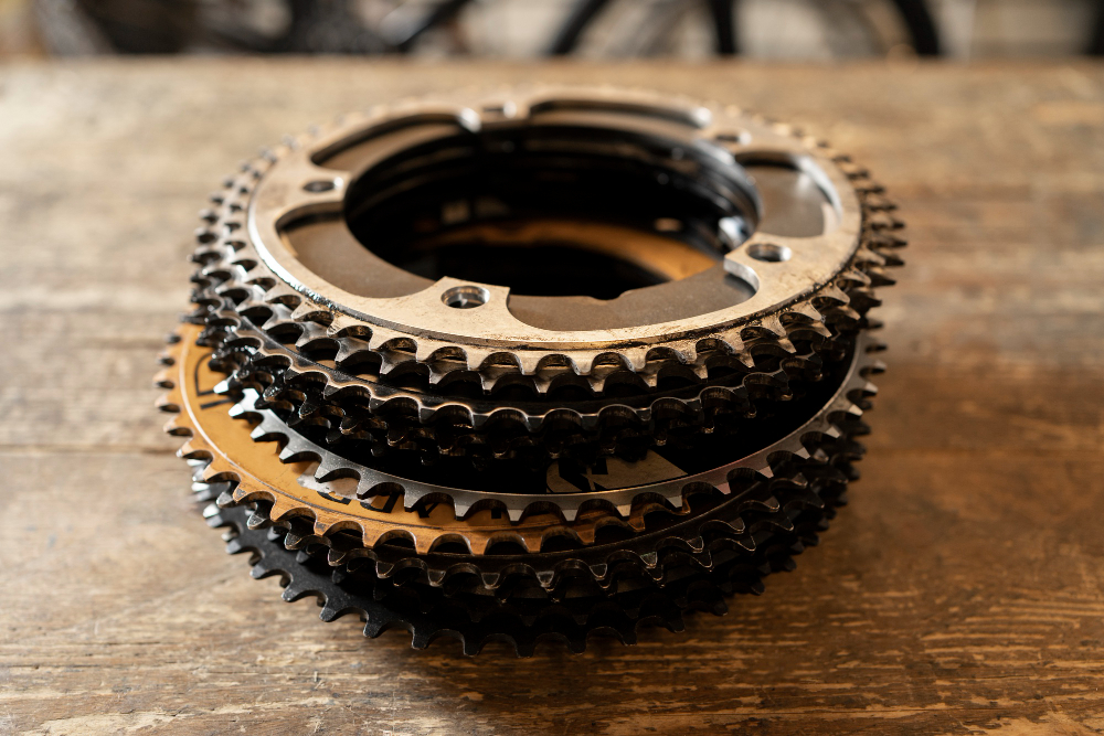 Industrial slewing ring with external gearing, internal gearing and non-geared configuration integrated in machinery